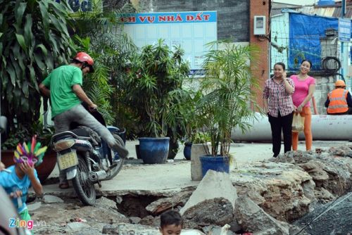 Thi công đường cẩu thả làm khổ người dân ở Sài Gòn 5