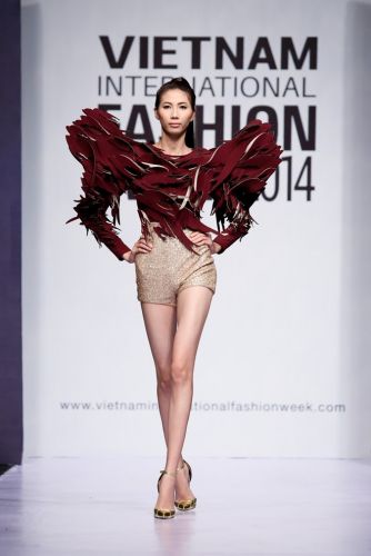 Lộ diện 9 NTK Việt tham gia Tuần lễ thời trang quốc tế VN 12