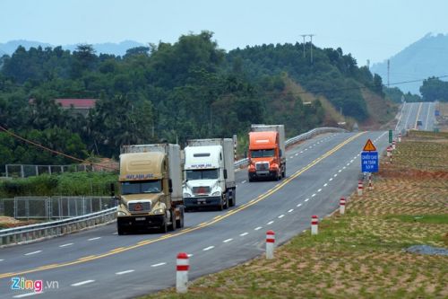 Phong cảnh kỳ vĩ trên tuyến cao tốc dài nhất Việt Nam 16