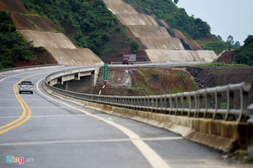 Phong cảnh kỳ vĩ trên tuyến cao tốc dài nhất Việt Nam 5