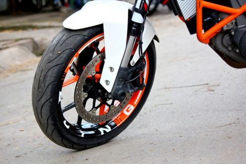 KTM 690 sơn mâm màu cam đen của biker Sài Gòn 4