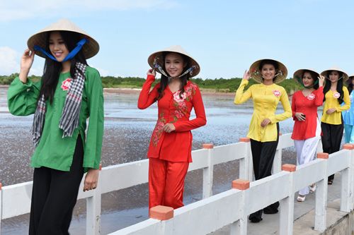 HHVN 2014: Thí sinh Nam bộ duyên dáng trong áo bà ba 6
