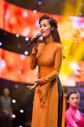 Hoài Linh, Vân Sơn, Chí Tài tung hứng ăn ý trên sân khấu 10