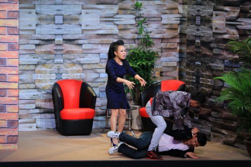 Hoài Linh giả bệnh thử thách thí sinh trên sân khấu hài 11