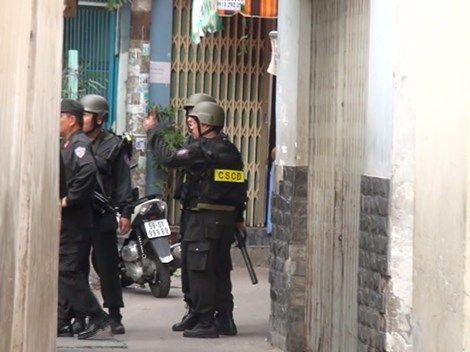 TP.HCM: Hàng trăm cảnh sát vây bắt 11 đối tượng bán ma túy 2