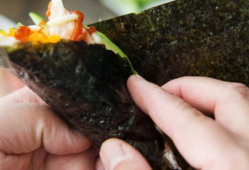 Làm sushi Nhật kiểu mới độc đáo 9
