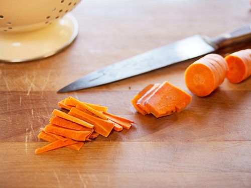 Cách muối chua củ cải và cà rốt ăn dần dịp Tết 2