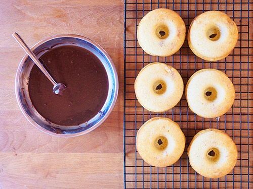 Thứ ba vào bếp tự làm bánh donut chuối phủ chocolate 8