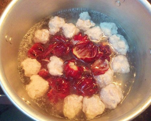 Cách nấu canh chua hoa atiso đỏ với thịt bổ dưỡng 4
