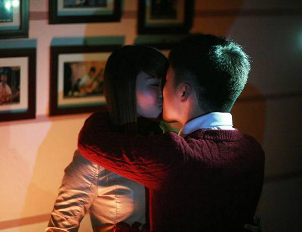 9x Quảng Ninh cầu hôn lãng mạn trong quán cafe 3