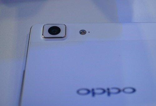 Cận cảnh mẫu smartphone Oppo R5 6