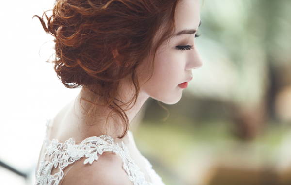 Ngân Khánh khoe vẻ đẹp mong manh với váy cưới xuyên thấu 9