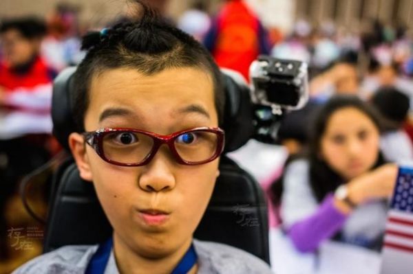 Cậu bé 11 tuổi liệt toàn thân giành HCV Toán học trẻ quốc tế 2