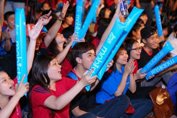 FB Boiz quậy tưng bừng trong gala Bài hát Việt với sinh viên 6
