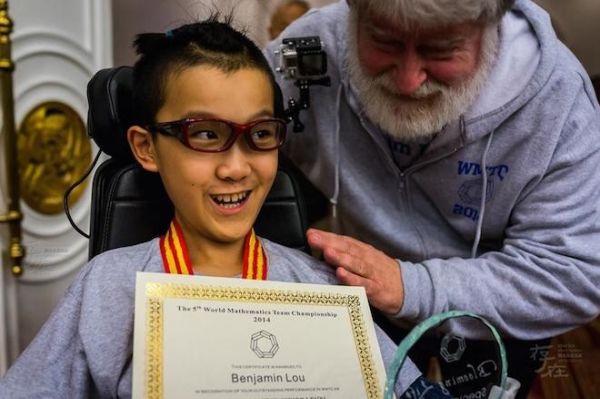 Cậu bé 11 tuổi liệt toàn thân giành HCV Toán học trẻ quốc tế 7