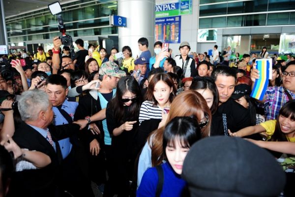 T-ara đi cổng thường, khiến sân bay Sài Gòn náo loạn 14