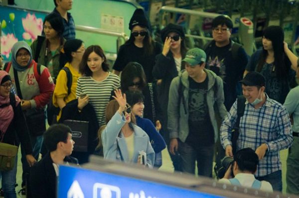 T-ara đi cổng thường, khiến sân bay Sài Gòn náo loạn 4