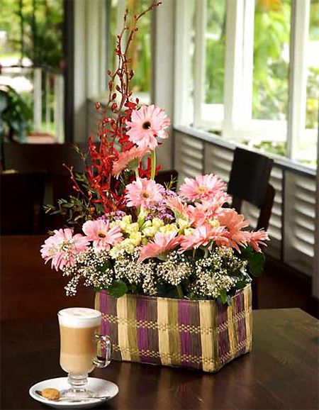 Cách cắm hoa để bàn đẹp trang trí nhà thêm lung linh 5