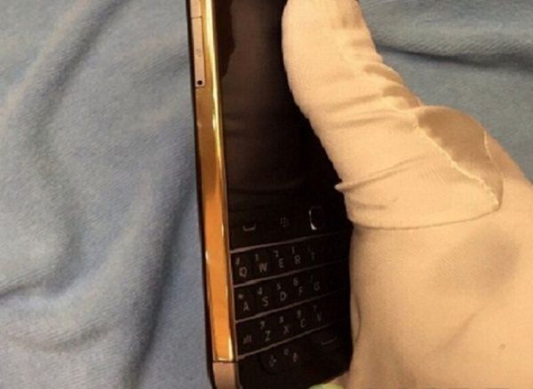 Lộ diện bản BlackBerry Classic mạ vàng, giá trên 3.000 USD