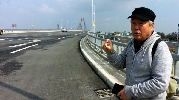 Xử phạt hàng chục trường hợp dừng đỗ xe trên cầu Nhật Tân 4