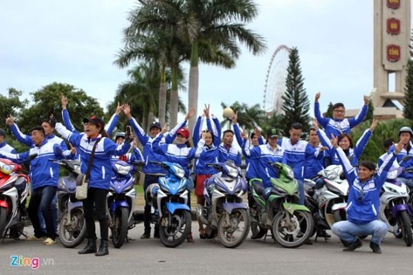 Hàng trăm biker xếp hình bản đồ Việt Nam bằng xe Exciter 6
