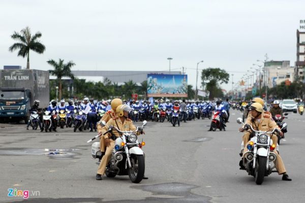 Hàng trăm biker xếp hình bản đồ Việt Nam bằng xe Exciter 8