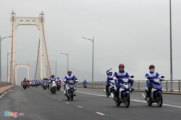 Hàng trăm biker xếp hình bản đồ Việt Nam bằng xe Exciter 10
