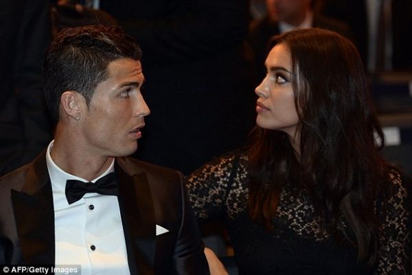 Bạn gái Ronaldo - WAG nóng bỏng nhất ở lễ trao Quả bóng vàng 7