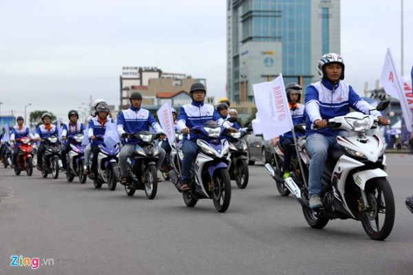 Hàng trăm biker xếp hình bản đồ Việt Nam bằng xe Exciter 9