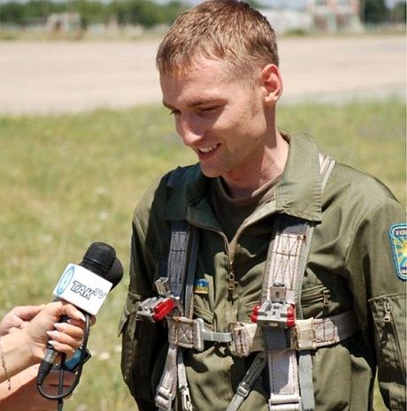 Xuất hiện hình ảnh phi công Ukraina bị cáo buộc đã bắn rơi MH17 2