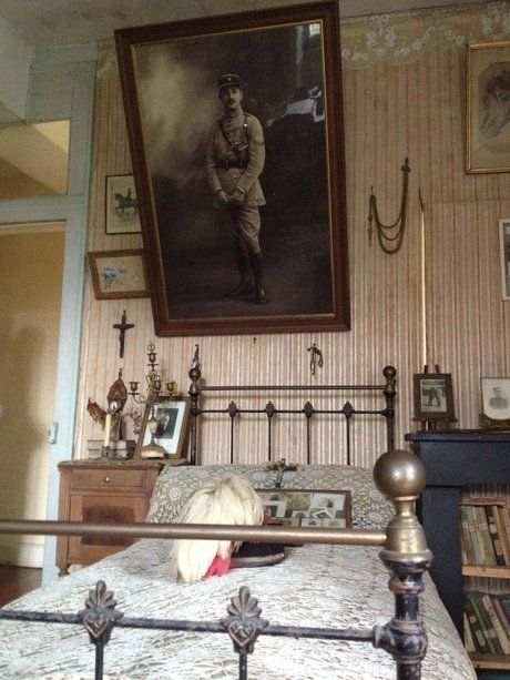 Phòng ngủ 100 năm không đổi của chàng sĩ quan Pháp 3
