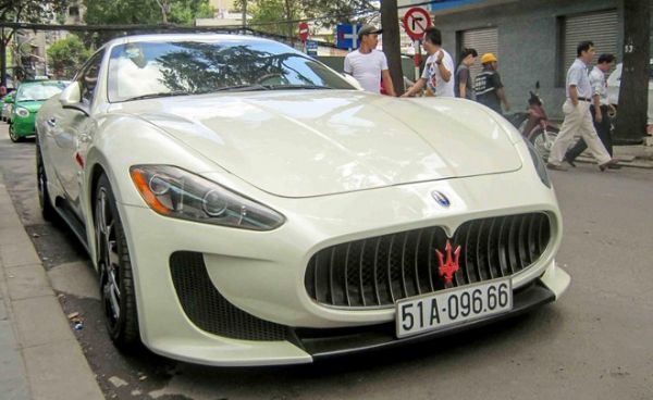 Maserati GranTurismo dán decal độc tại Sài Gòn 6