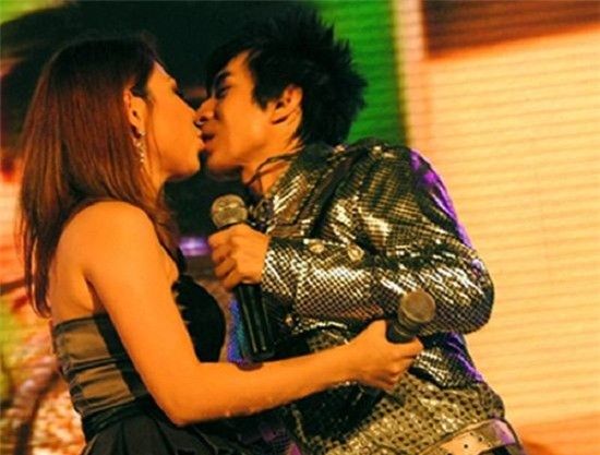 Những nụ hôn gây choáng trên sân khấu nhạc Việt 5