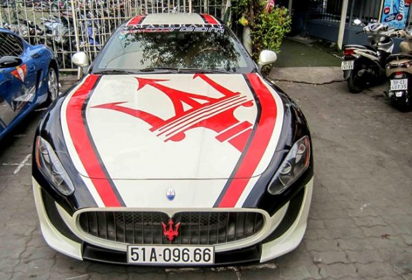 Maserati GranTurismo dán decal độc tại Sài Gòn 4