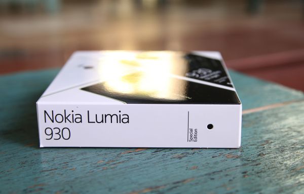 Đập hộp Lumia 930 phiên bản màu vàng đặc biệt tại Việt Nam 3