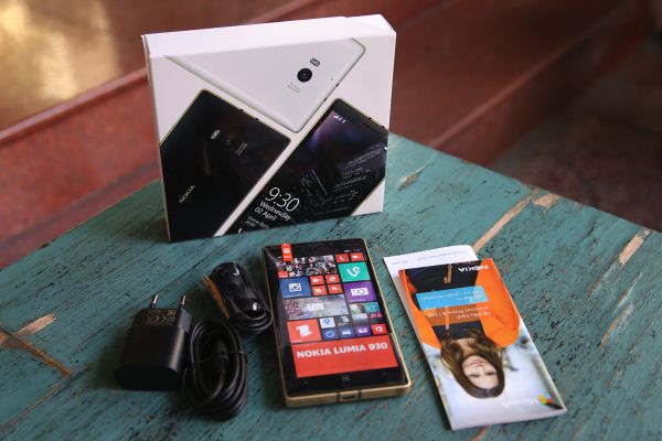 Đập hộp Lumia 930 phiên bản màu vàng đặc biệt tại Việt Nam 4