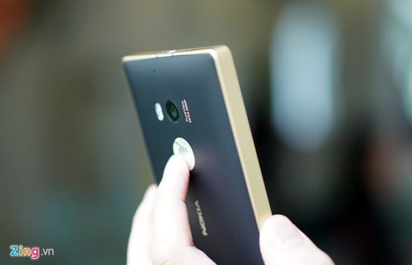 Mở hộp Lumia 930 phiên bản màu vàng vừa xuất hiện ở VN 10