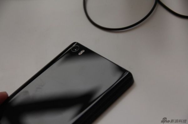 Ảnh thực tế Xiaomi Mi Note giá 370 USD vừa ra mắt 9