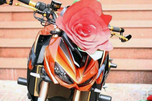 Kawasaki Z1000 trang trí lạ mắt đi rước dâu tại Biên Hòa 6