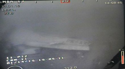 Chụp được thân máy bay AirAsia bị nạn dưới đáy biển 4
