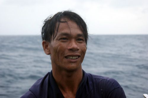 Cứu nạn tàu cá cùng 13 ngư dân giữa sóng to gió lớn 5