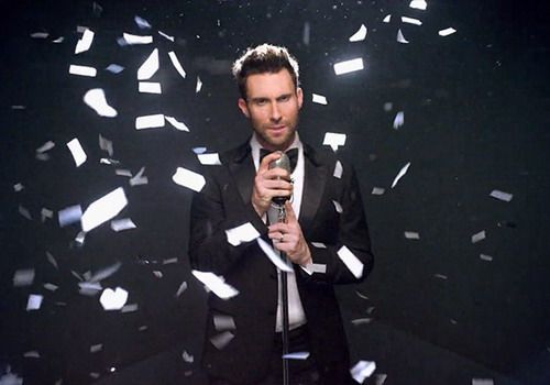 Adam Levine khiến fan nữ phát cuồng vì MV mới 3