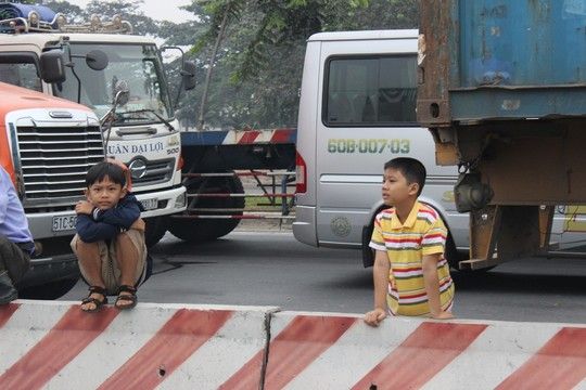 TP.HCM: Kẹt xe kinh hoàng trên xa lộ Hà Nội 6