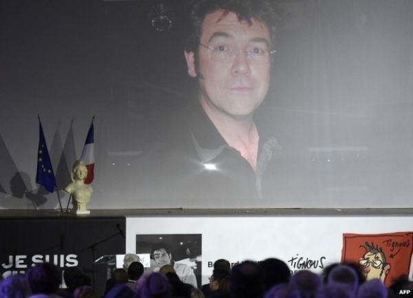 Tranh biếm họa phủ kín quan tài nạn nhân vụ khủng bố Charlie Hebdo 7