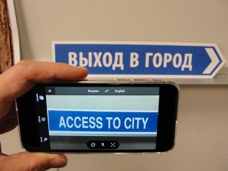 Ứng dụng Google Translate hỗ trợ chức năng dịch trực tiếp hội thoại và văn bản