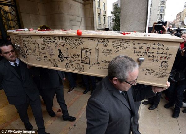 Tranh biếm họa phủ kín quan tài nạn nhân vụ khủng bố Charlie Hebdo 6