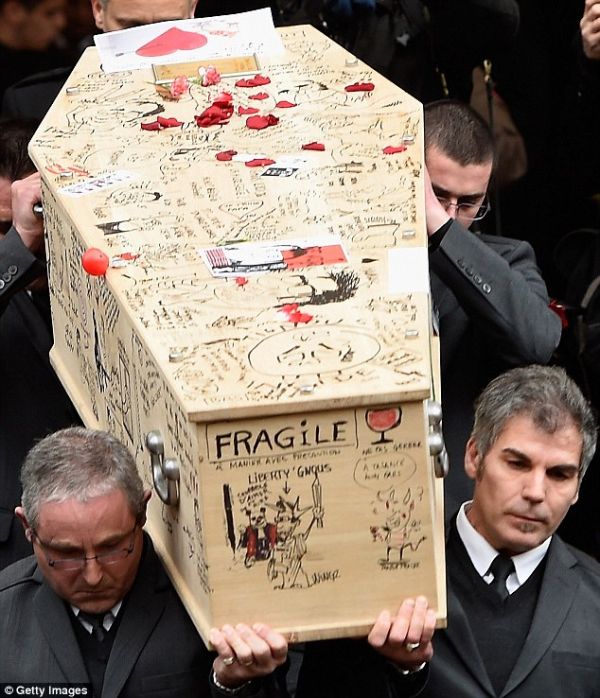 Tranh biếm họa phủ kín quan tài nạn nhân vụ khủng bố Charlie Hebdo 8