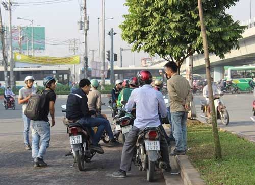 Đèn giao thông ngưng hoạt động, xa lộ Hà Nội “tê liệt” 9