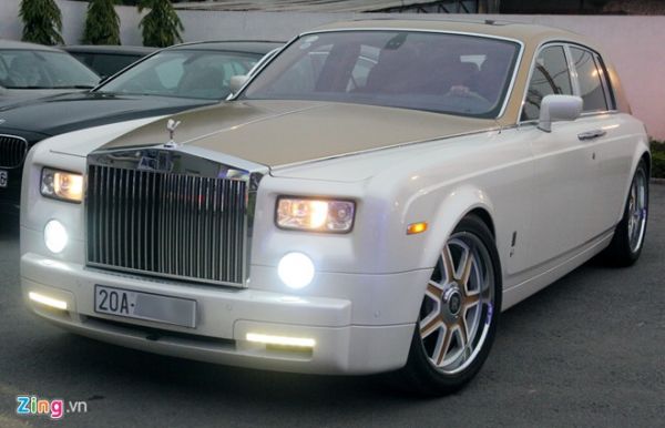 Bộ đôi Rolls-Royce Phantom mạ vàng của đại gia Thái Nguyên 6