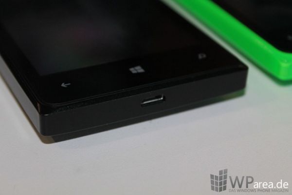Ảnh thực tế Lumia 435 và 532 giá rẻ từ Microsoft 4